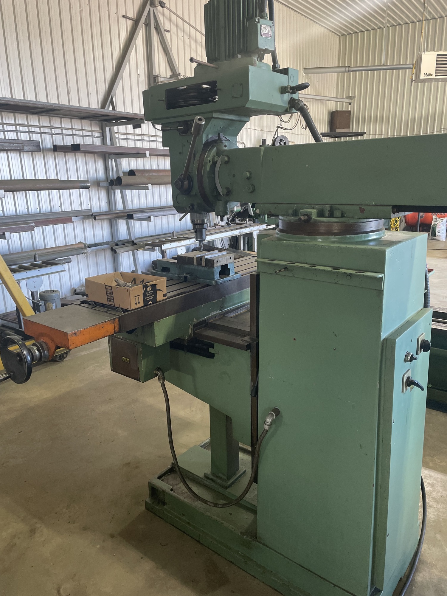 TOS FNK-25 Vertical Mills | International Used Machinery / Syracuse Machine Tools Inc.